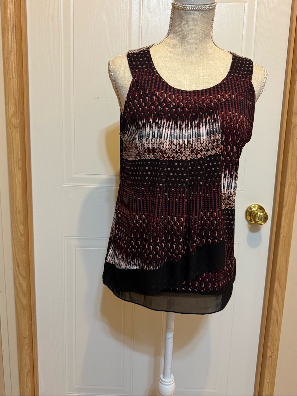 Roz & Ali Sz MP Sleeveless Patterned Chiffon-Layer Top - Burgundy/Black EUC😊😊